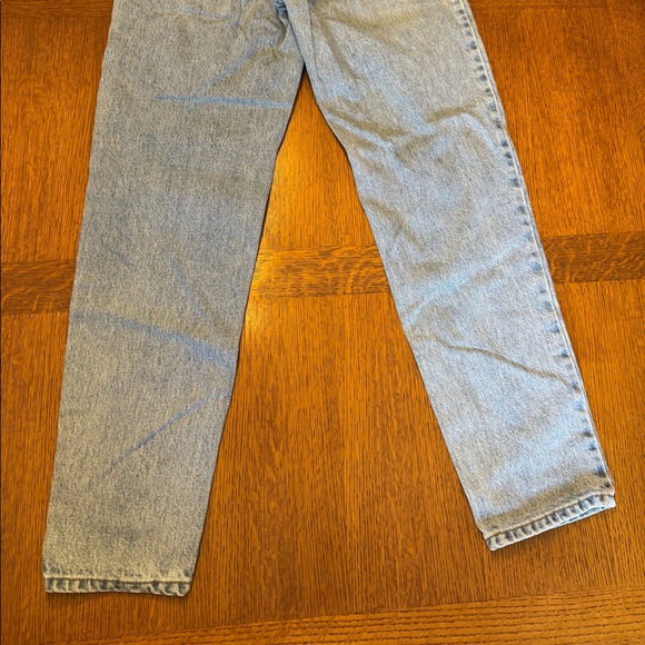 Levi's Women's High-Rise Jeans — Light Blue and Pale Blue Washes - Picture 8 of 11